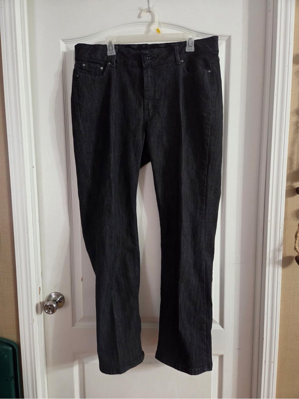Lee Riders Women’s Black No Gap Jeans Sz 18M. JN-236